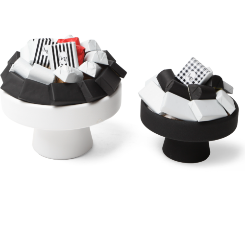 Duo de coupes sur pieds Olympia  en porcelaine couleur noir ou blanc